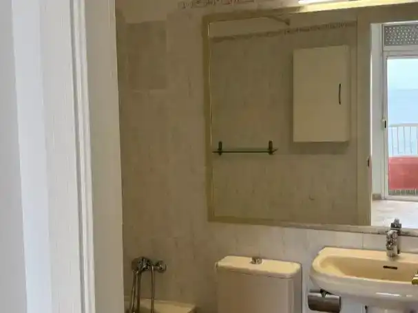 Baño de Piso de alquiler en El Rosario con Piscina y Balcón