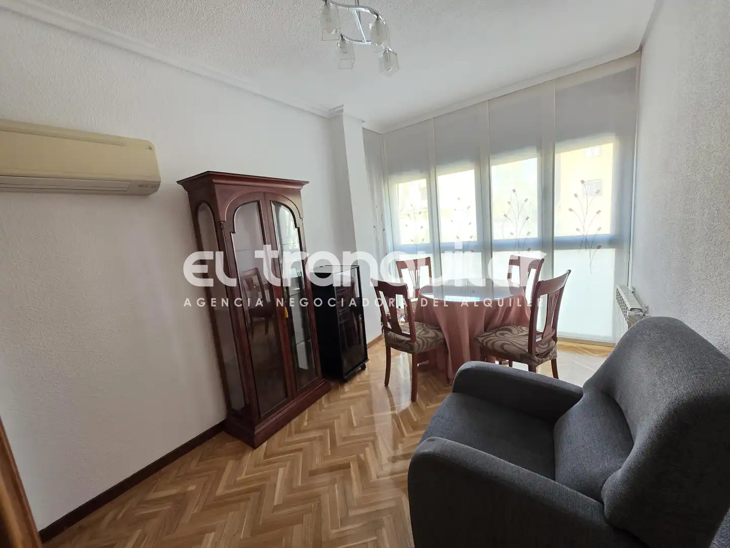 Sala d'estar de Pis de lloguer en Madrid amb Aire condicionat, Parquet i Piscina