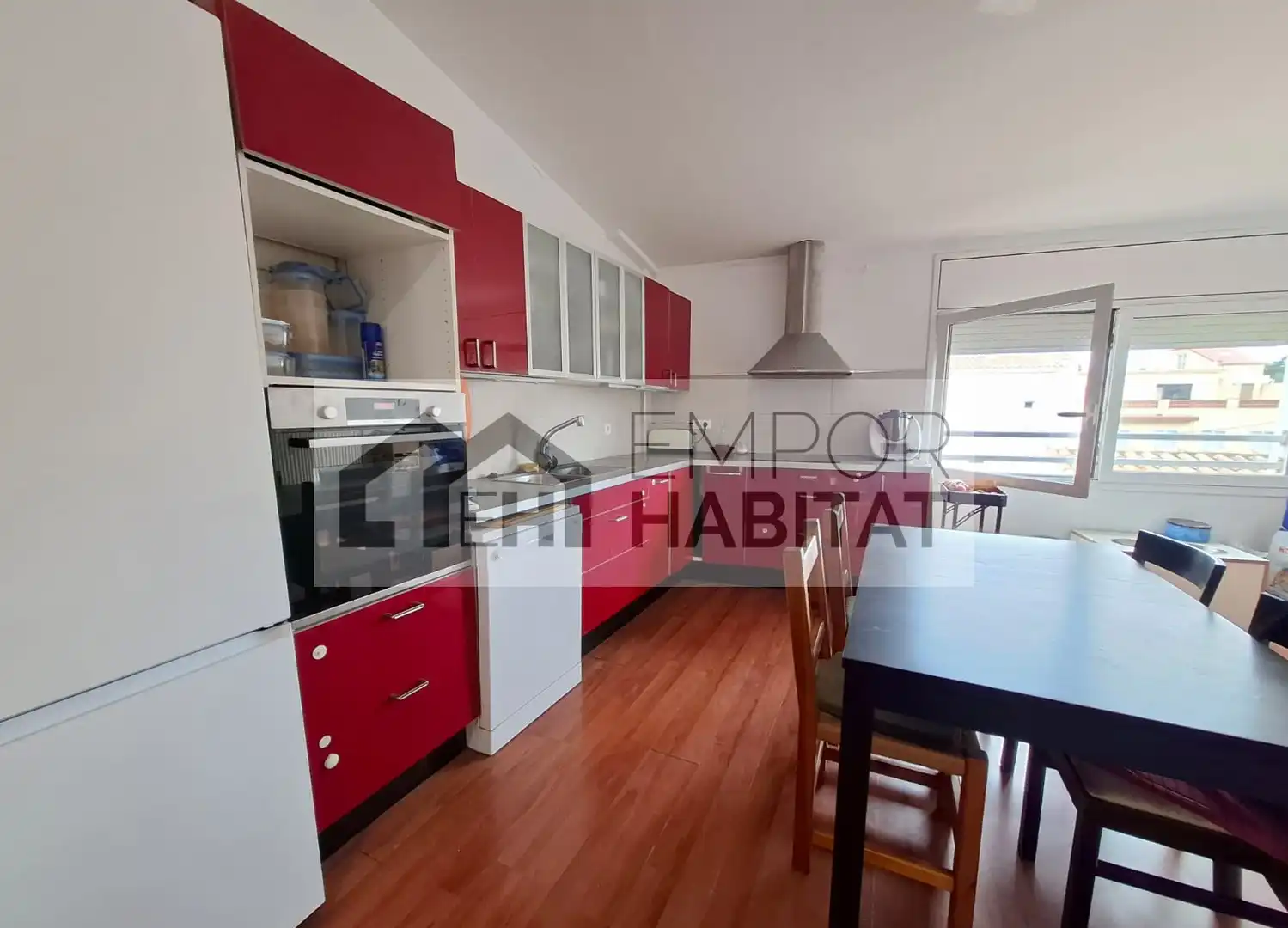 Küche von Einfamilien-Reihenhaus zum Verkauf in Llançà mit Klimaanlage, Heizung und Terrasse
