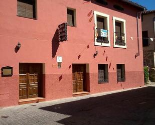 Vista exterior de Casa o xalet en venda en Garganta la Olla amb Aire condicionat, Calefacció i Jardí privat