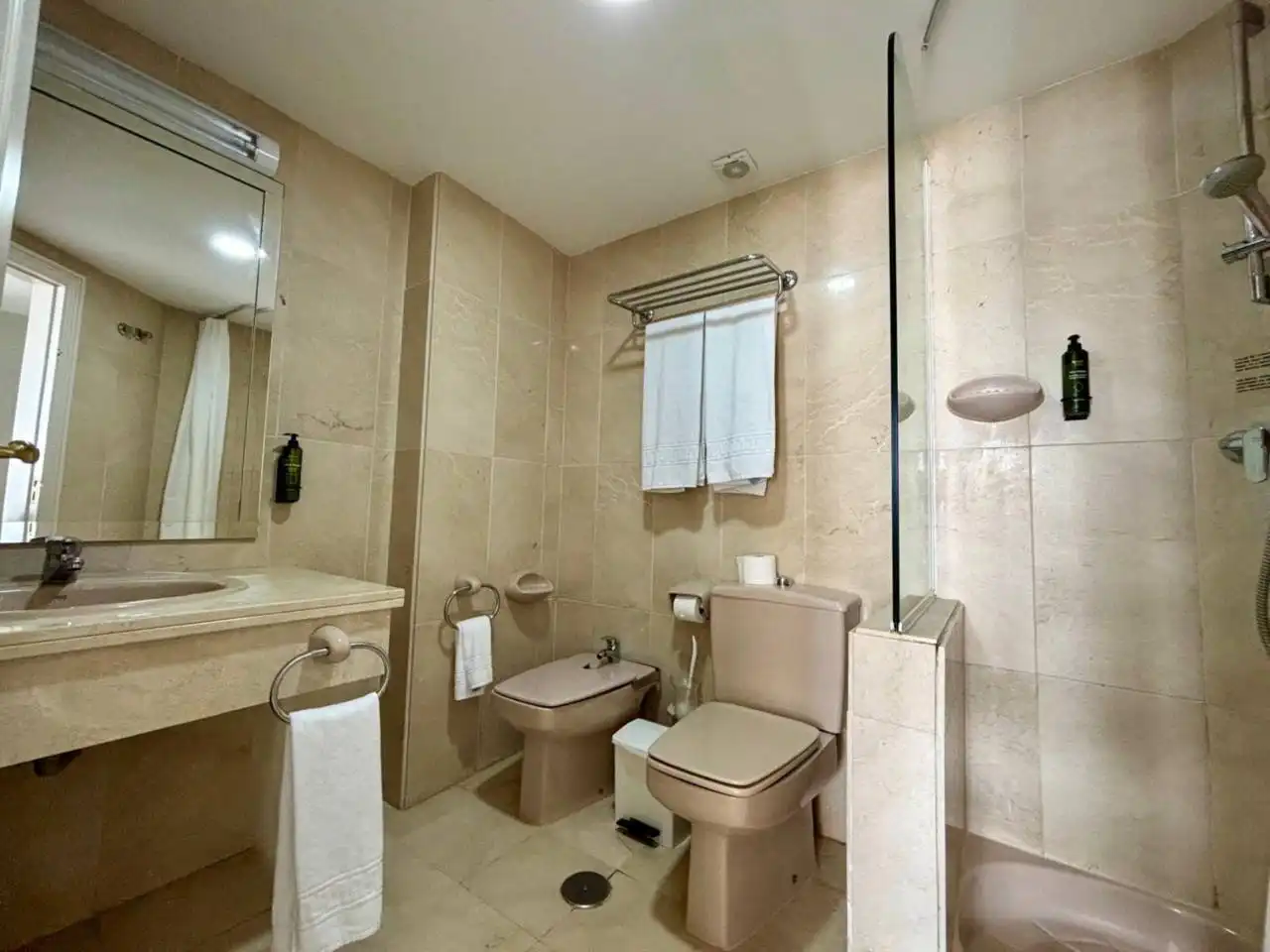 Bathroom of Flat for rent in Marbella  with Air Conditioner, Heating and Terrace