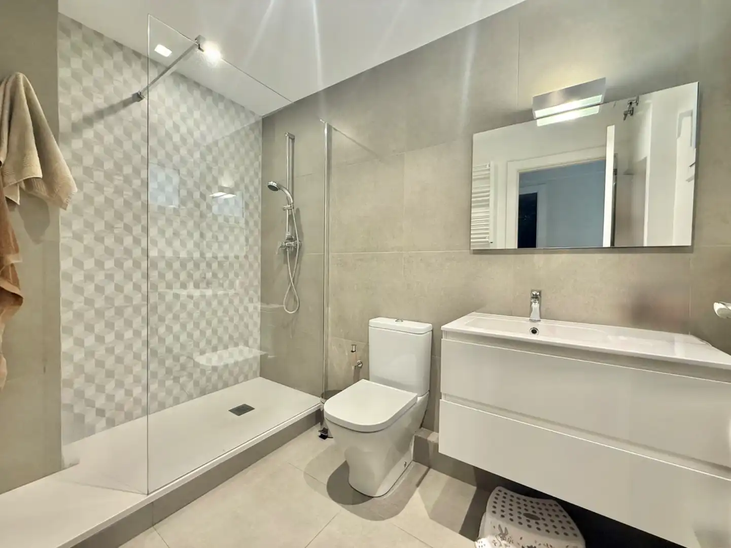 Baño de Piso de alquiler en Barcelona con Aire acondicionado, Calefacción y Parquet