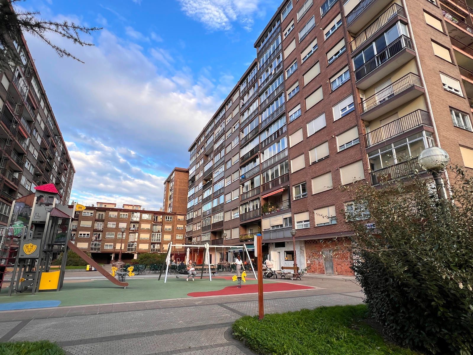 Vista exterior de Pis en venda en Lasarte-Oria amb Calefacció, Parquet i Terrassa