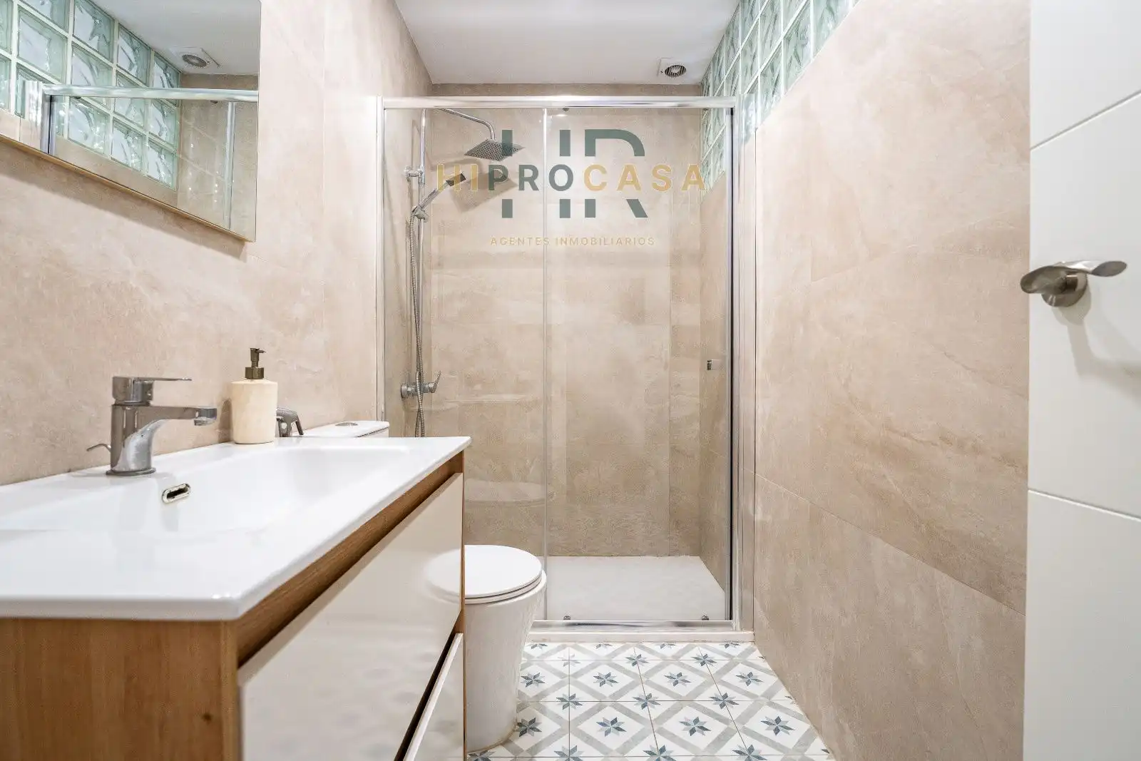 Baño de Piso en venta en Población de Arroyo con Aire acondicionado, Calefacción y Terraza