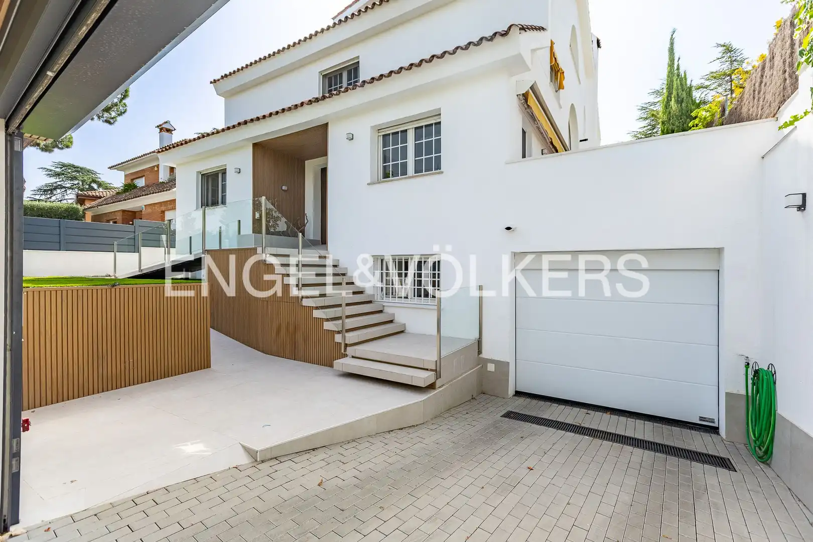 Vista exterior de Casa o xalet de lloguer en Sant Cugat del Vallès amb Aire condicionat, Calefacció i Jardí privat