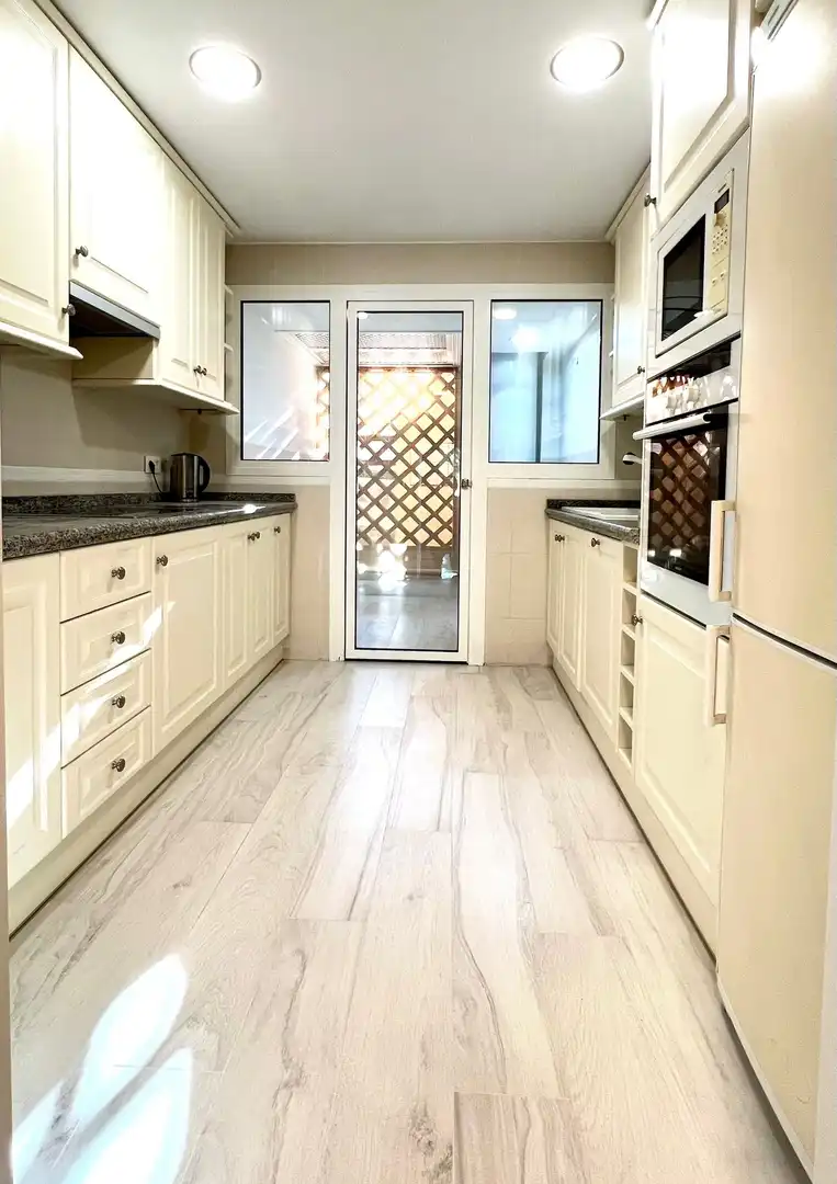 Apartament amb piscina en venda a Estepona Pueblo, imagen 3