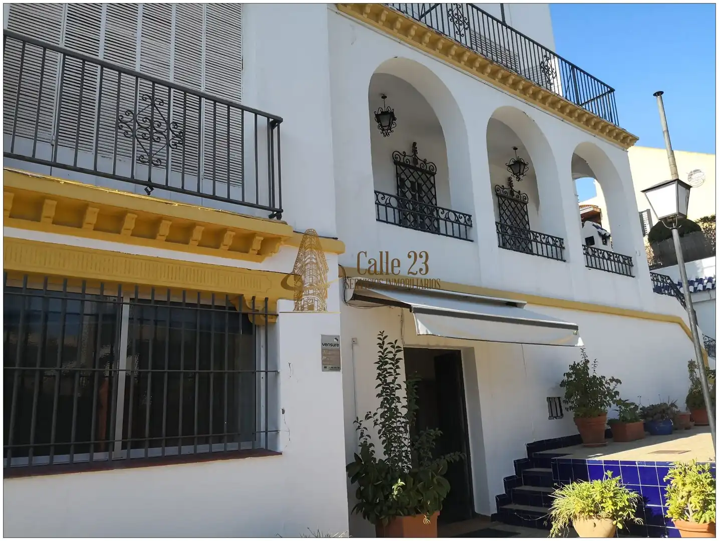 Vista exterior de Edificio en venta en Huelva