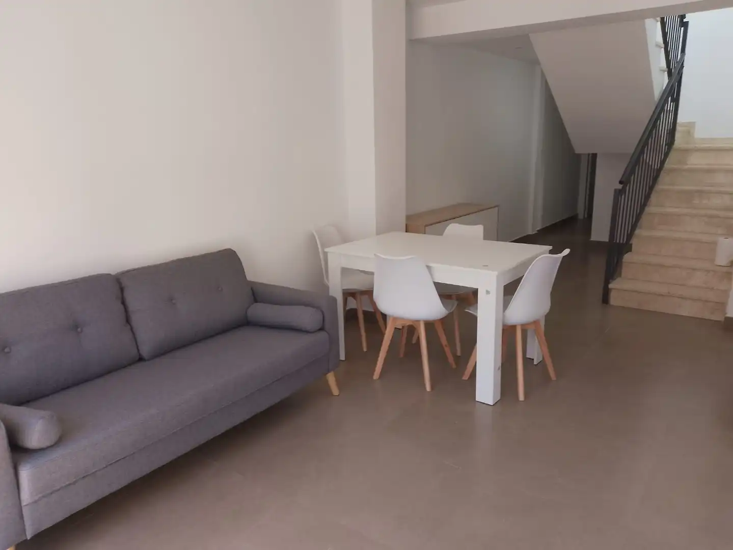 Wohnzimmer von Dachboden zur Miete in Paterna mit Terrasse, Ofen und Balkon
