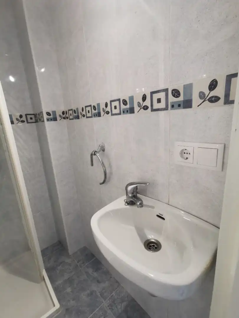 Bathroom of Flat for rent in Salamanca  with Heating, Furnished and Oven