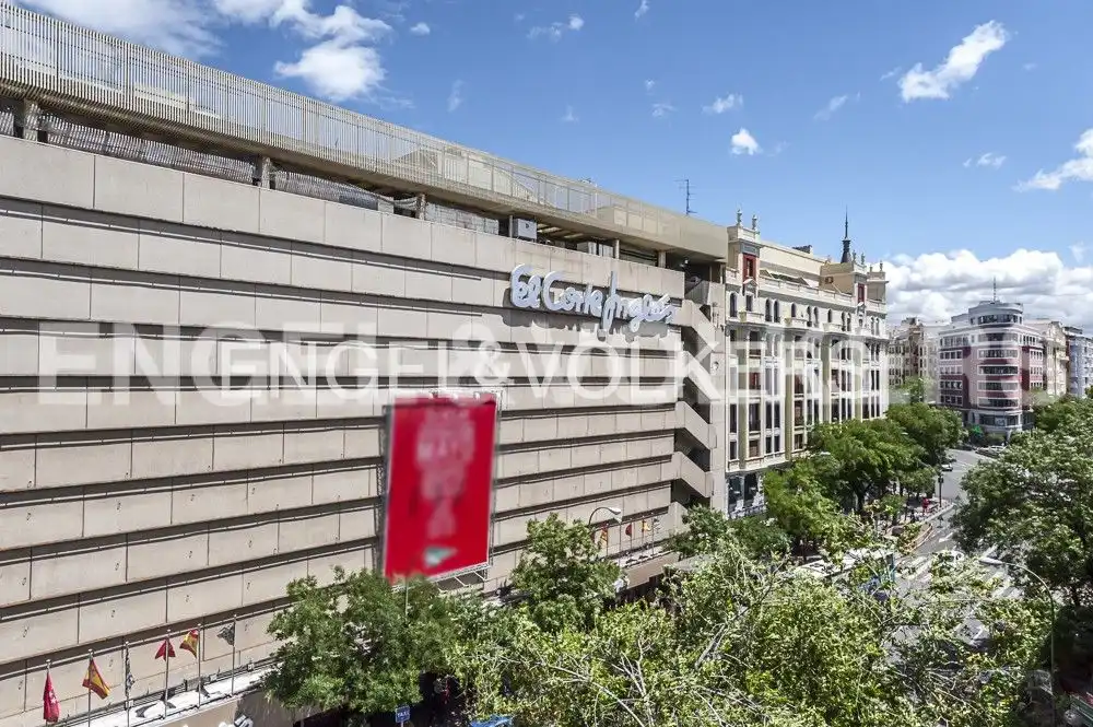 Vista exterior de Àtic de lloguer en Madrid amb Aire condicionat, Calefacció i Terrassa