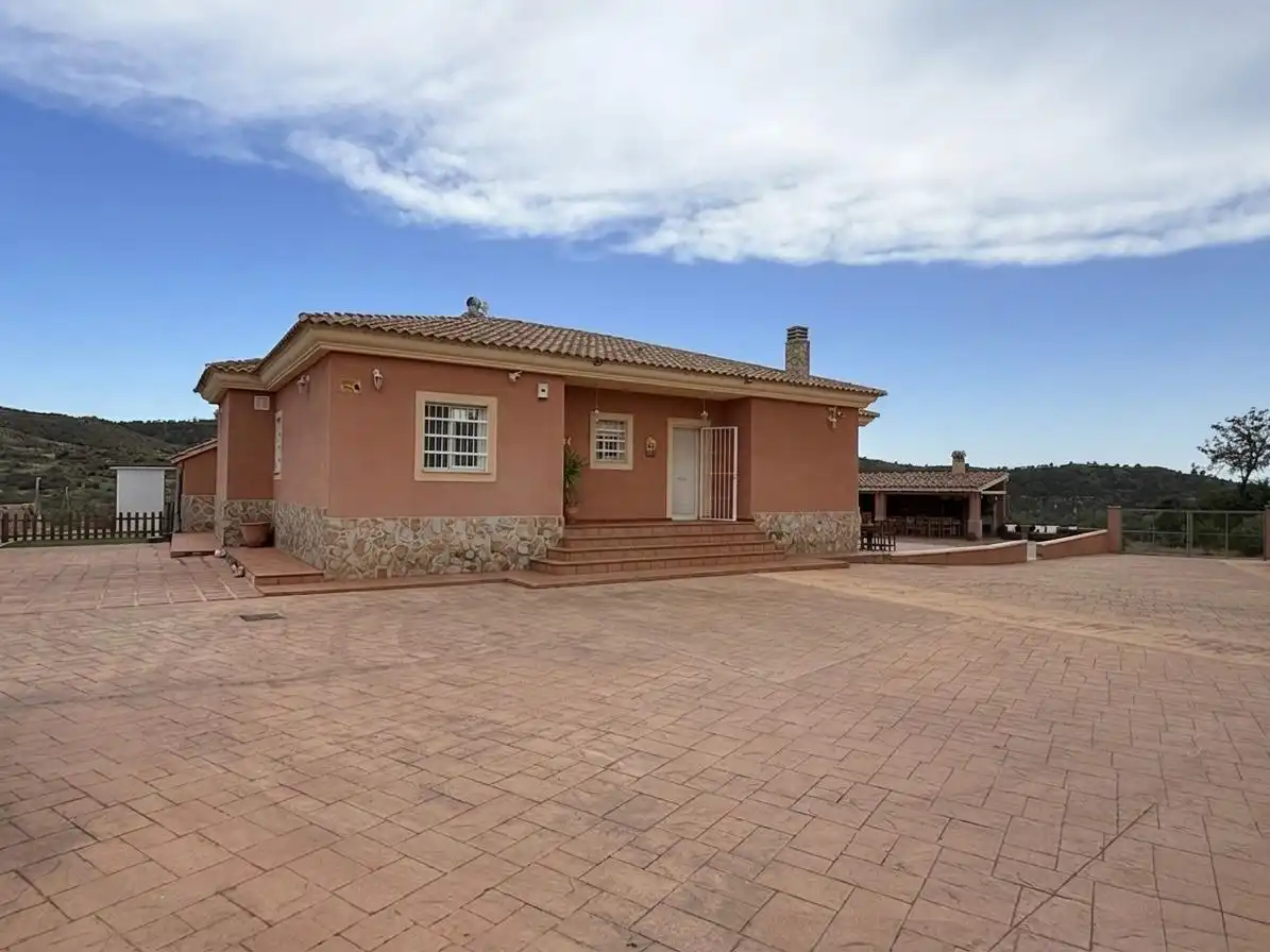 Vista exterior de Casa o xalet en venda en Aigües amb Calefacció i Terrassa