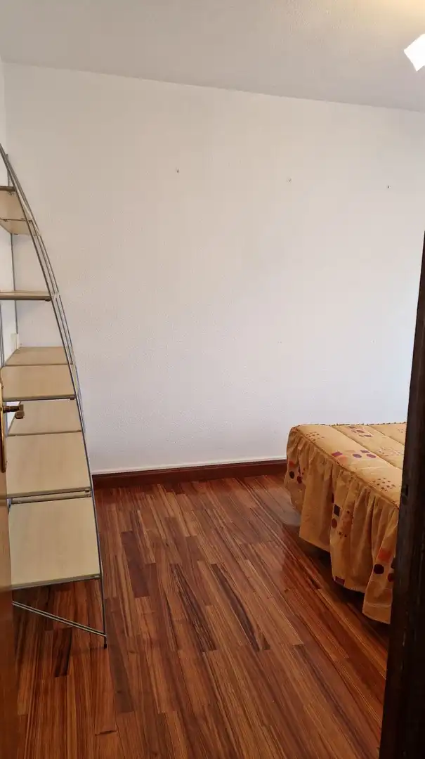 Schlafzimmer von Wohnung zum Verkauf in Cartes mit Heizung