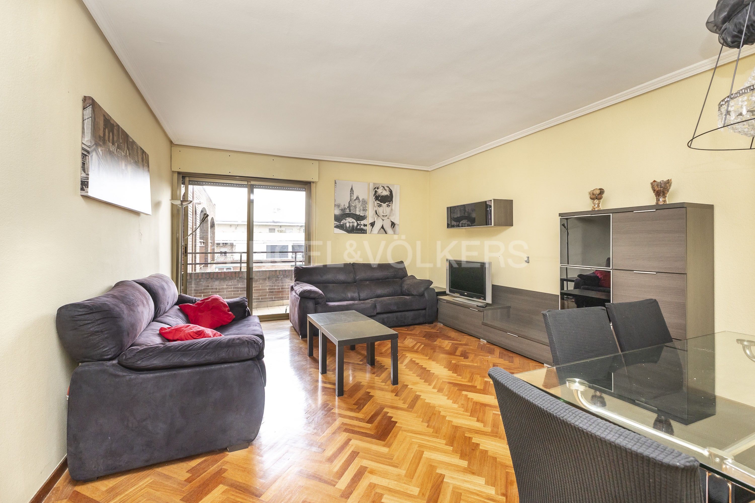 Sala d'estar de Apartament en venda en  Madrid Capital amb Aire condicionat, Calefacció i Parquet