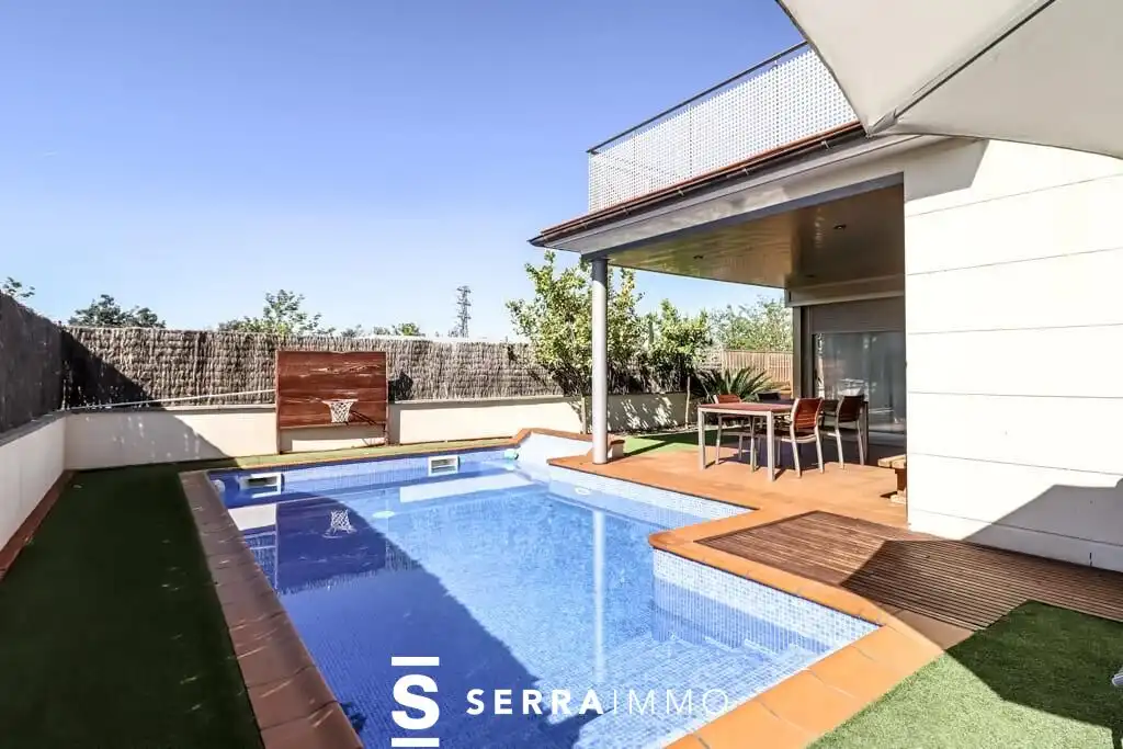 Piscina de Casa o xalet en venda en Vilafranca del Penedès amb Aire condicionat, Calefacció i Jardí privat