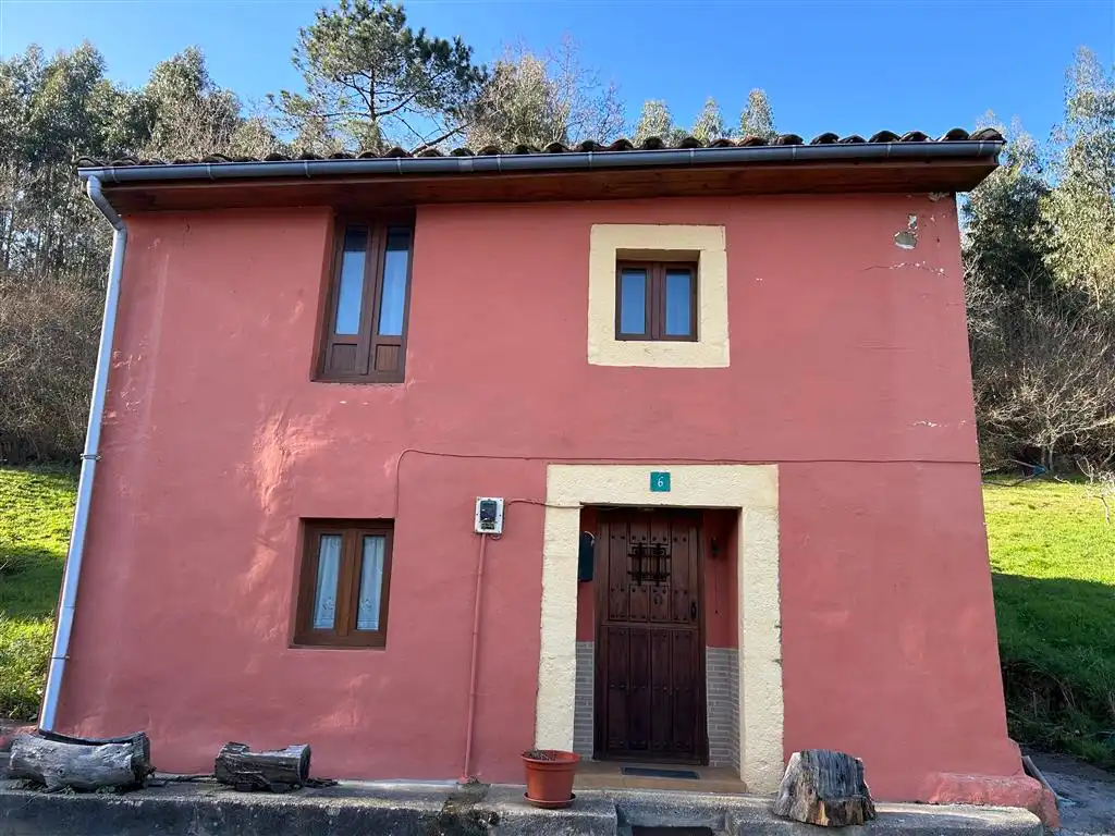 Vista exterior de Casa o xalet en venda en Val de San Vicente  amb Jardí privat i Moblat