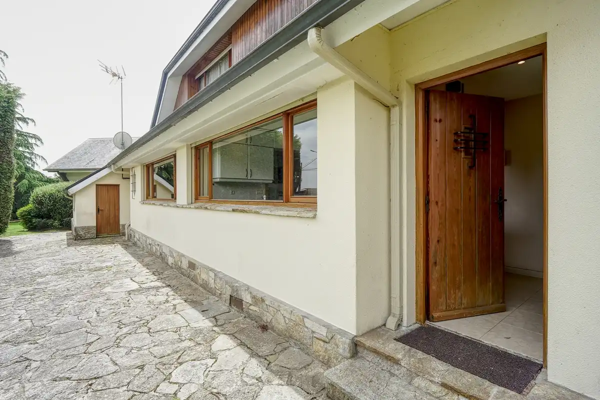 Vista exterior de Casa o xalet en venda en Sada (A Coruña) amb Calefacció, Jardí privat i Parquet