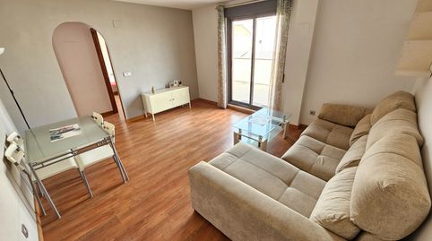 VIVIENDA AMUEBLADA, CON 3 DORMITORIOS, 2 BAÑOS COMPLETOS, COCINA AMUEBLADA,  AMPLIA TERRAZA CON LAVADERO, GARAJE, TRASTERO ASCENSO