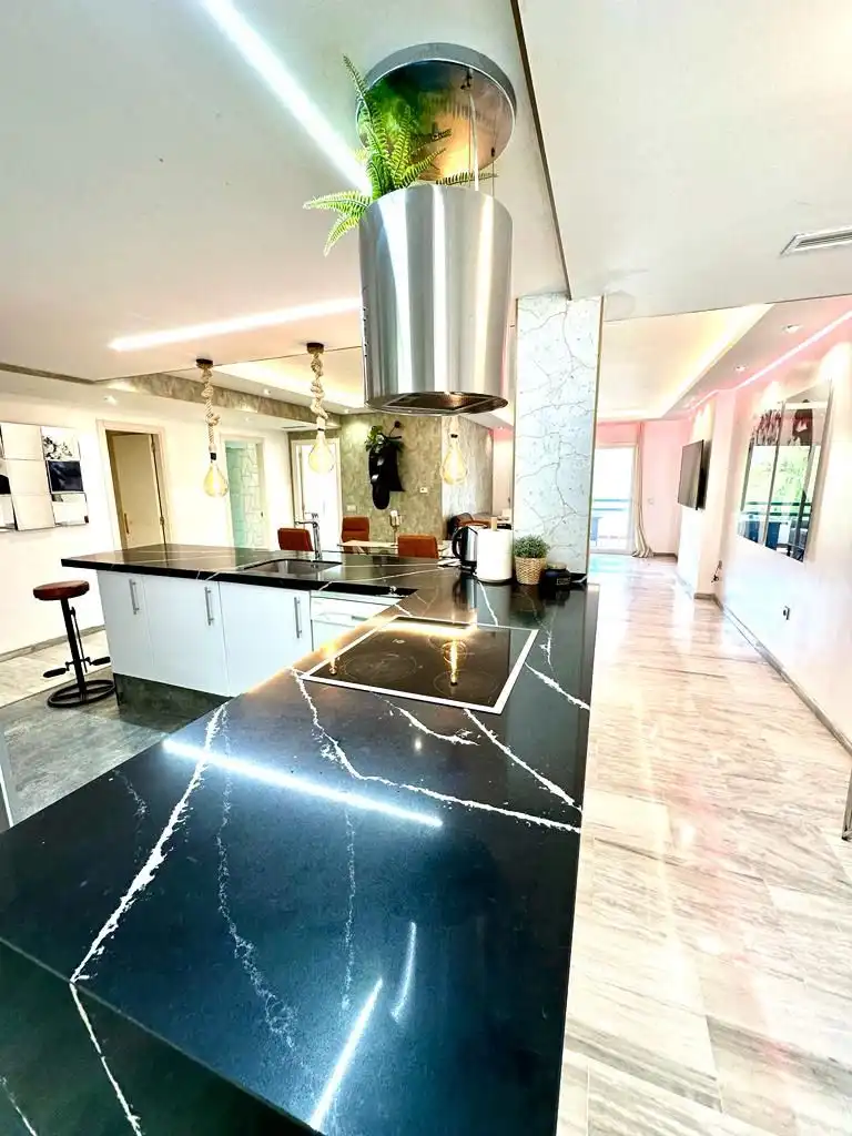 Cocina de Apartamento de alquiler en Marbella con Piscina comunitaria