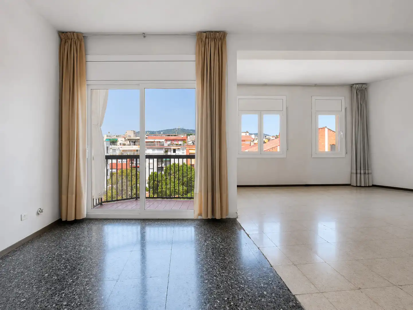 Vista exterior de Piso en venta en Barcelona con Balcón