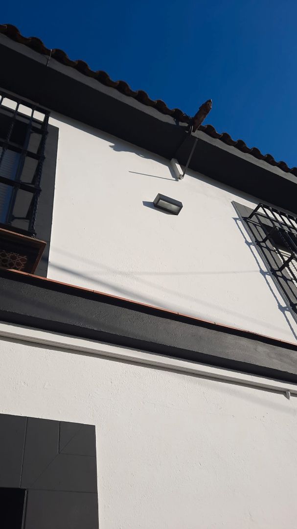 Vista exterior de Casa adosada en venda en La Rinconada amb Aire condicionat, Calefacció i Terrassa