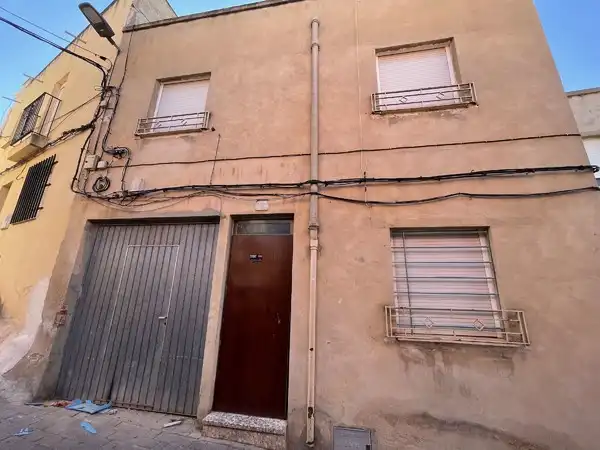 Vista exterior de Casa adosada en venda en Yecla amb Traster