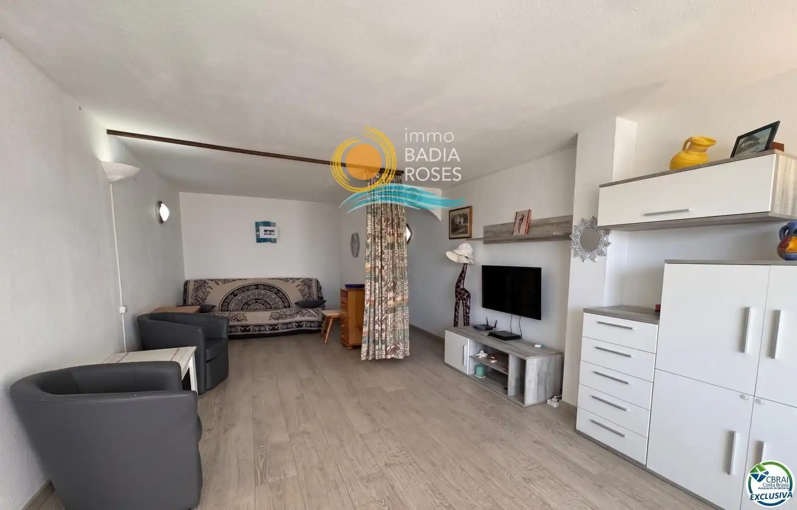Sala de estar de Piso en venta en Roses con Calefacción, Parquet y Terraza
