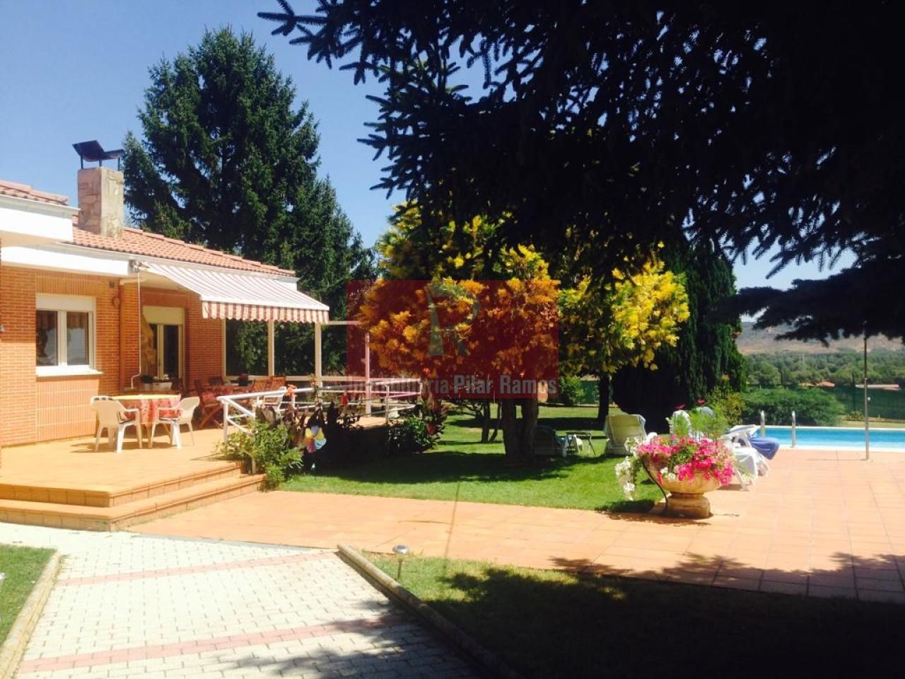 Jardí de Casa o xalet en venda en Villaquilambre amb Calefacció, Jardí privat i Terrassa