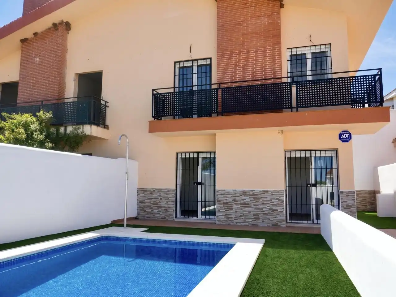 Piscina de Casa adosada en venta en El Ronquillo con Jardín privado, Terraza y Piscina