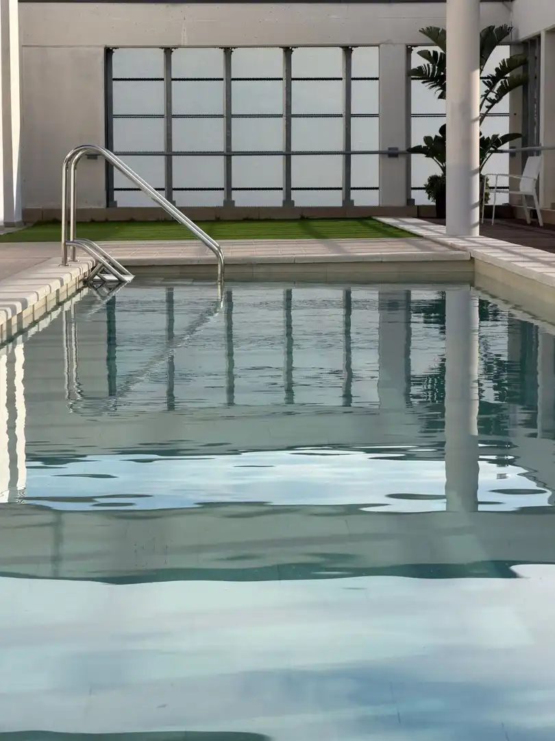 Swimming pool of Flat for sale in Barcelona  with Air Conditioner, Heating and Terrace
