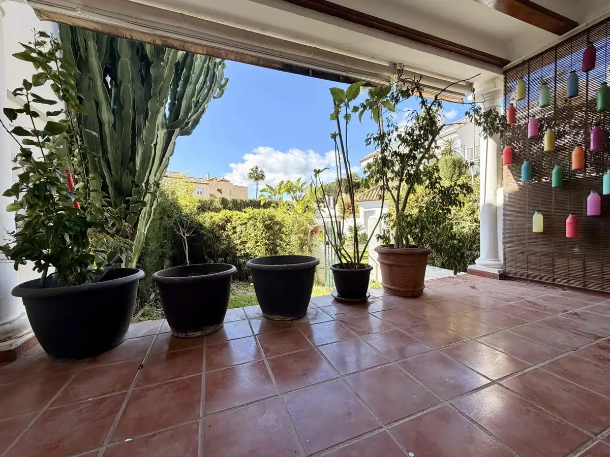 Jardín de Casa adosada en venta en Marbella con Aire acondicionado, Terraza y Alarma