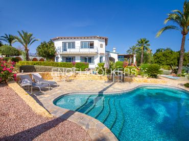 House with pool for sale in Pueblo - Urbanizaciones