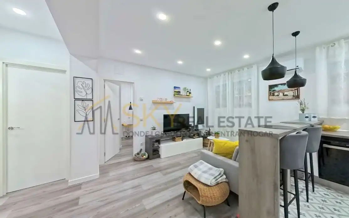 Living room of Flat for sale in Madrid  with Air Conditioner and Heating