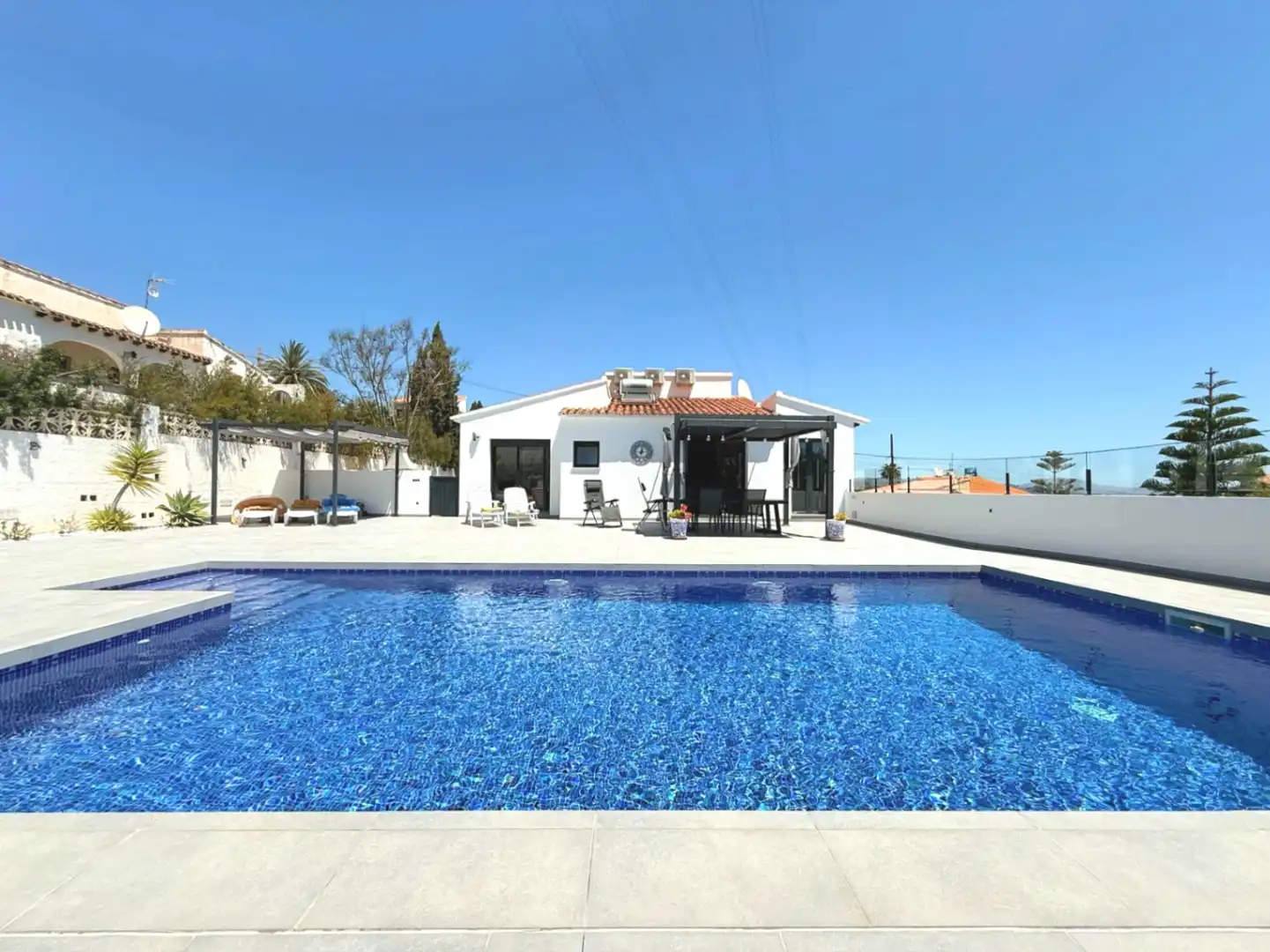 Vista exterior de Casa o chalet en venta en Calpe / Calp con Aire acondicionado y Piscina