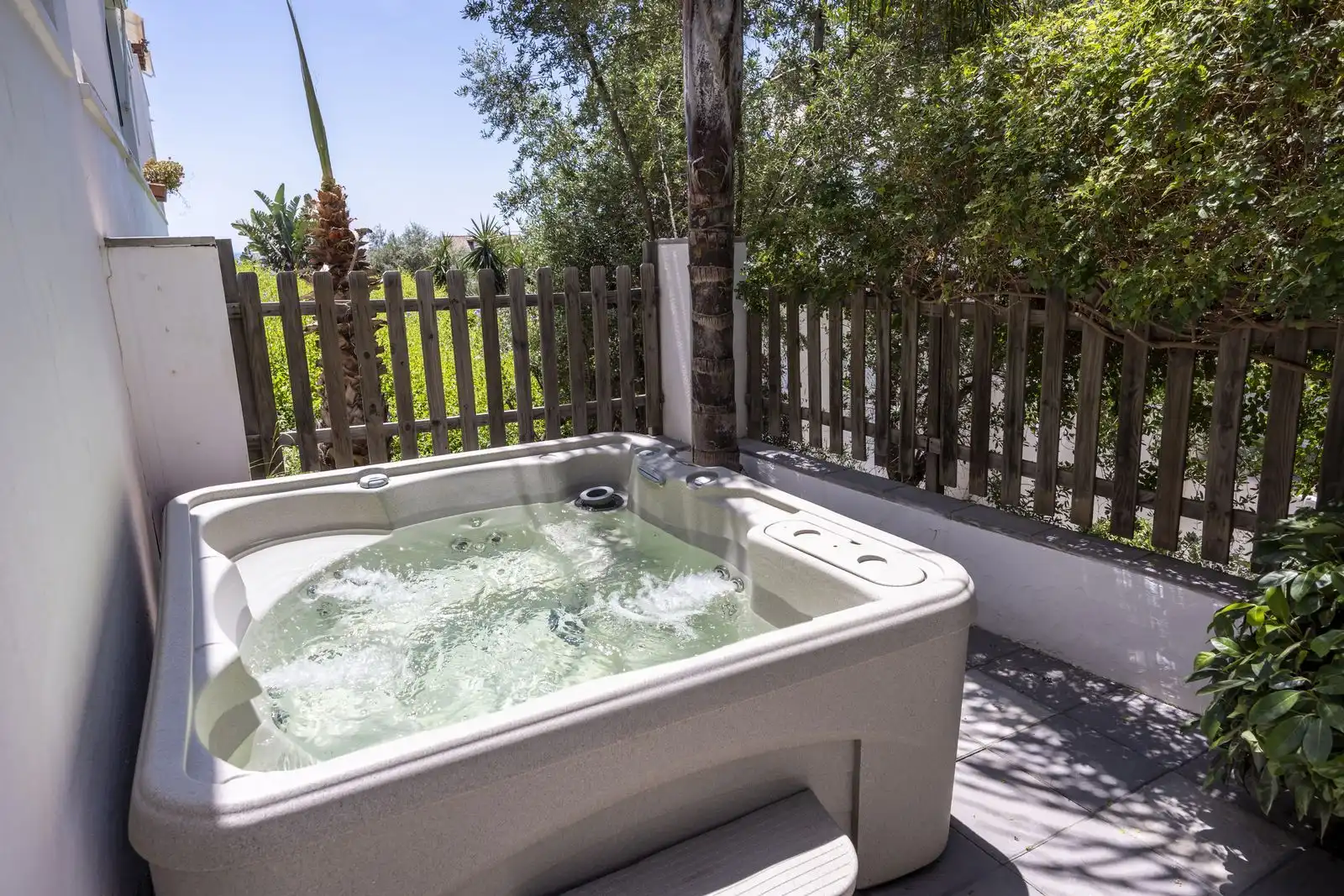 Terrasse von Wohnungen zum Verkauf in Benalmádena mit Klimaanlage, Privatgarten und Terrasse