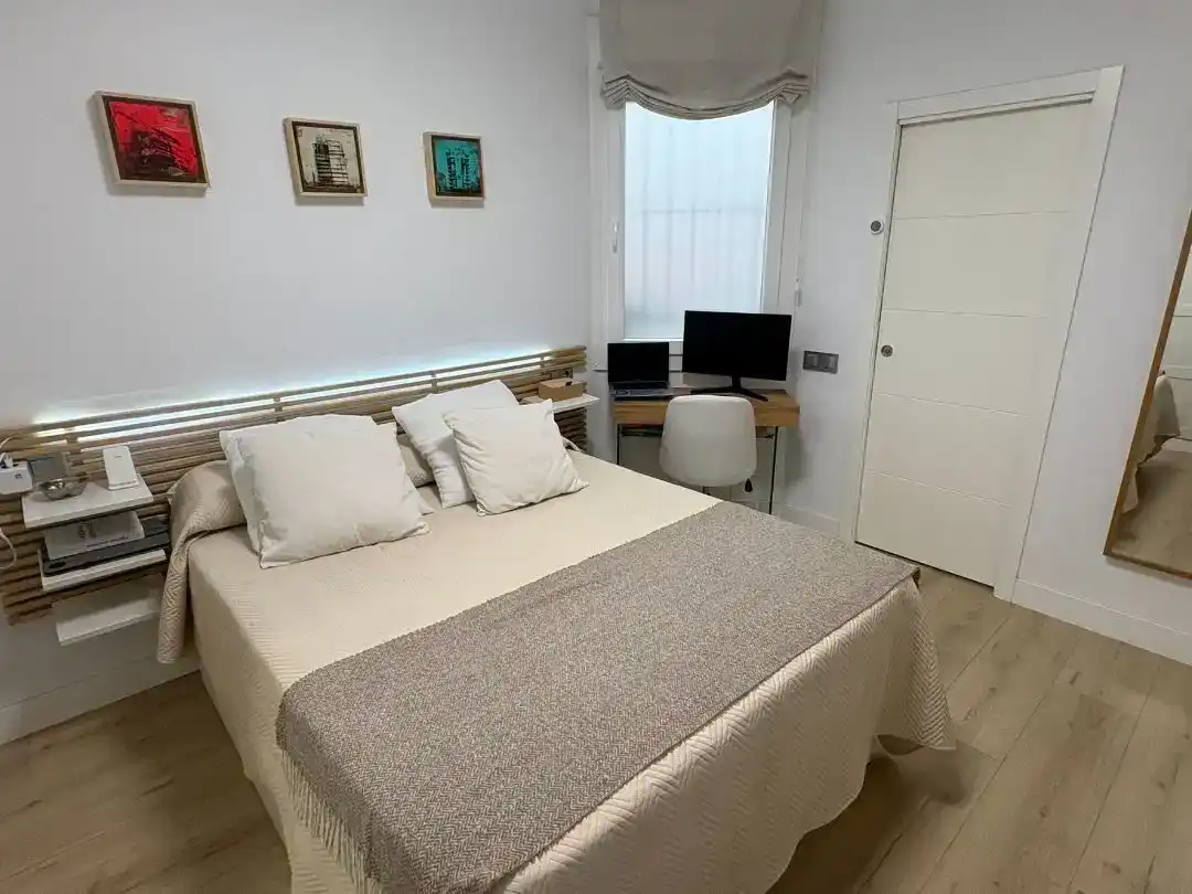 Bedroom of Flat for sale in  Madrid Capital  with Air Conditioner