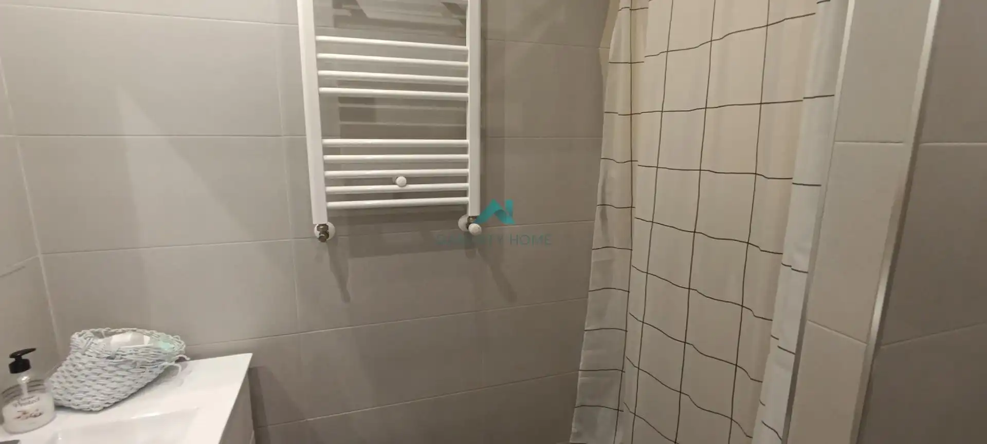 Bany de Àtic en venda en Laredo amb Calefacció, Jardí privat i Terrassa