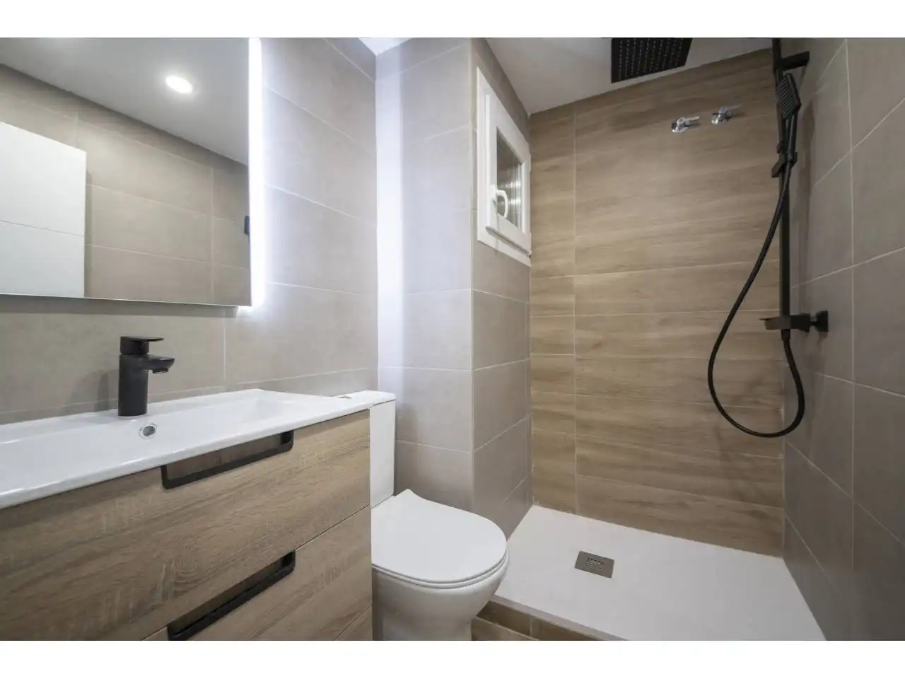 Bathroom of Flat for sale in El Prat de Llobregat