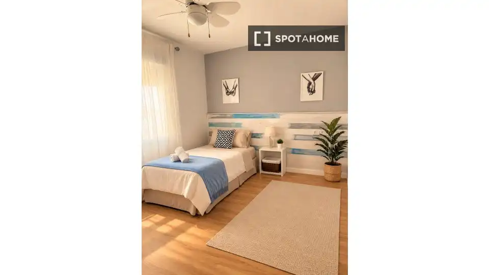 Bedroom of Flat for rent in Sevilla  with Air Conditioner, Heating and Furnished
