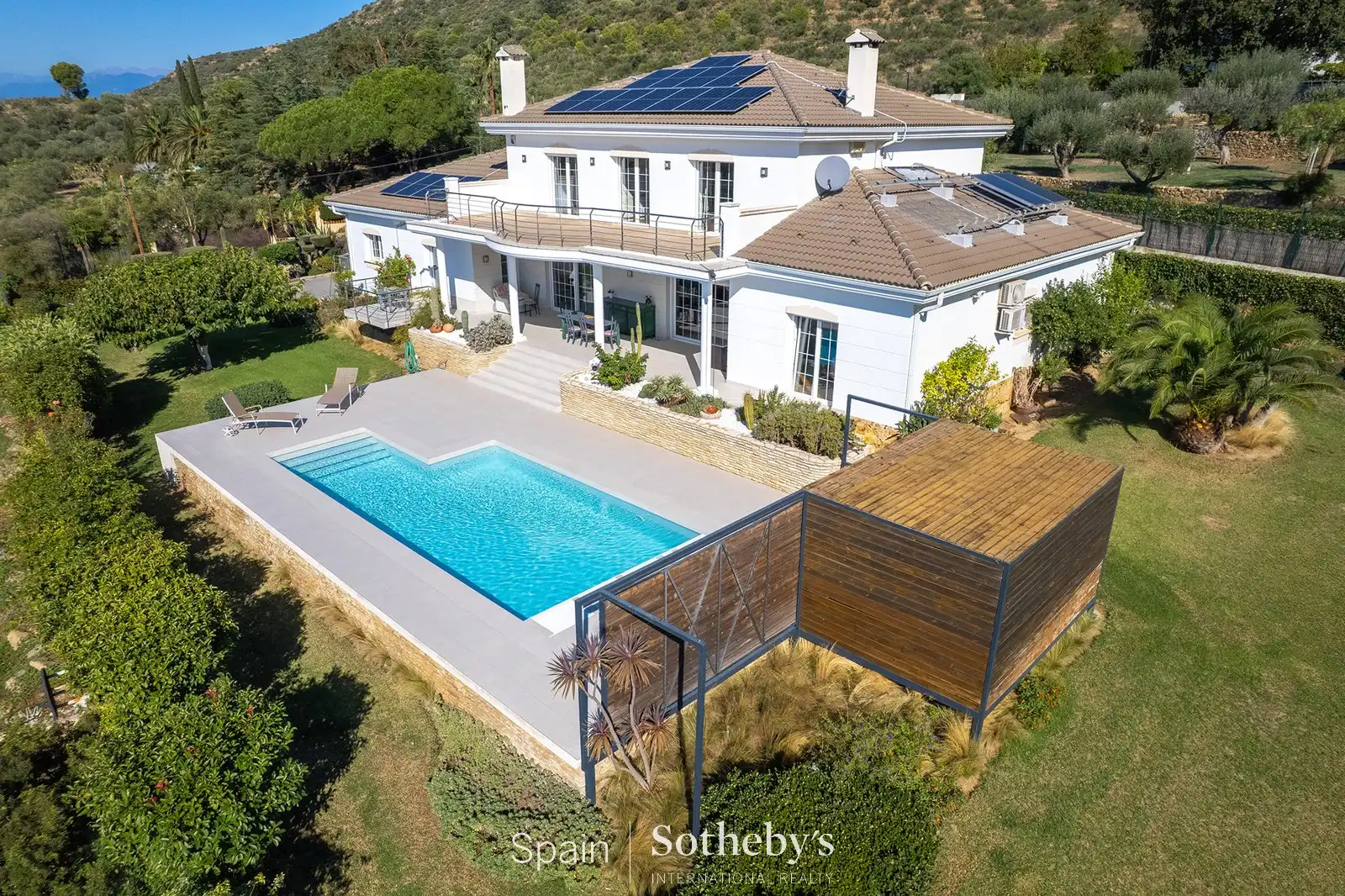 Vista exterior de Casa o xalet en venda en Pau amb Aire condicionat, Calefacció i Jardí privat