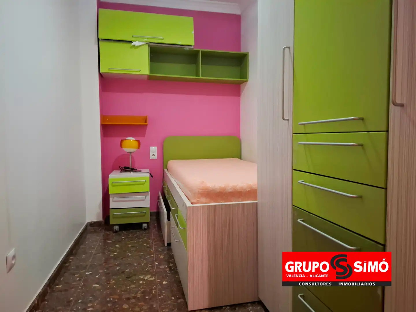 Schlafzimmer von Wohnung zum Verkauf in Picassent mit Ofen und Balkon