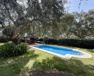 Swimming pool of House or chalet for sale in Sotogrande  with Air Conditioner, Heating and Private garden