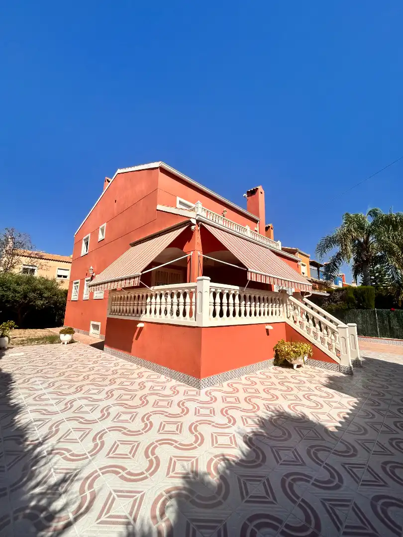Vista exterior de Casa o chalet en venta en Elche / Elx con Aire acondicionado, Jardín privado y Terraza