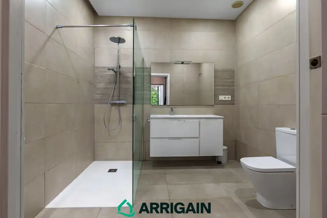 Baño de Piso en venta en Donostia - San Sebastián  con Calefacción, Terraza y Trastero