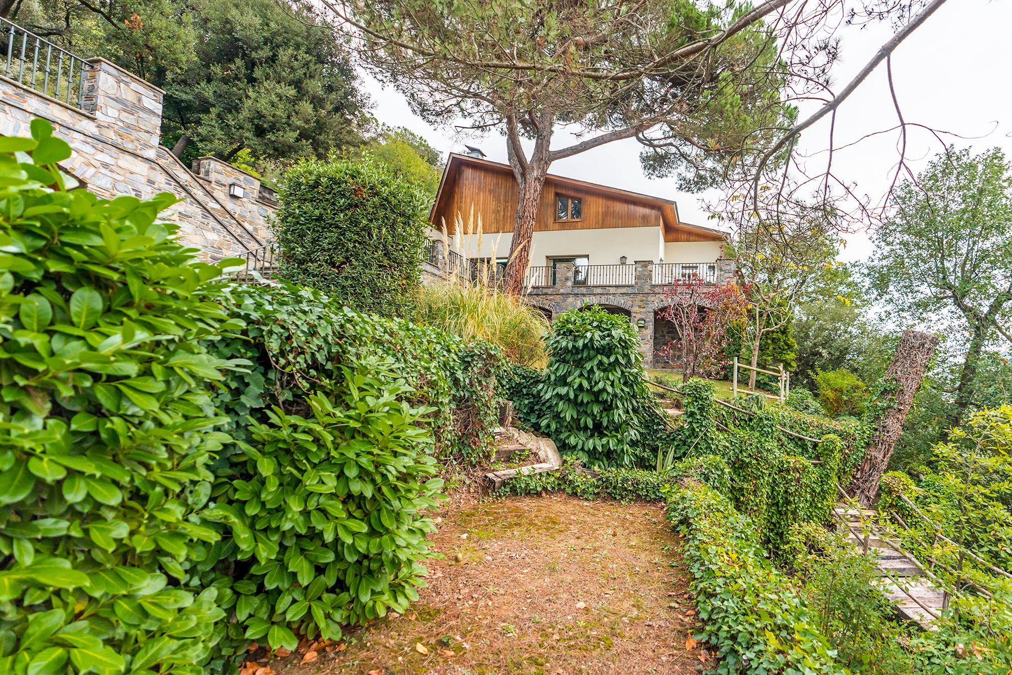 Vista exterior de Casa o xalet en venda en Sant Quirze Safaja amb Jardí privat, Parquet i Terrassa