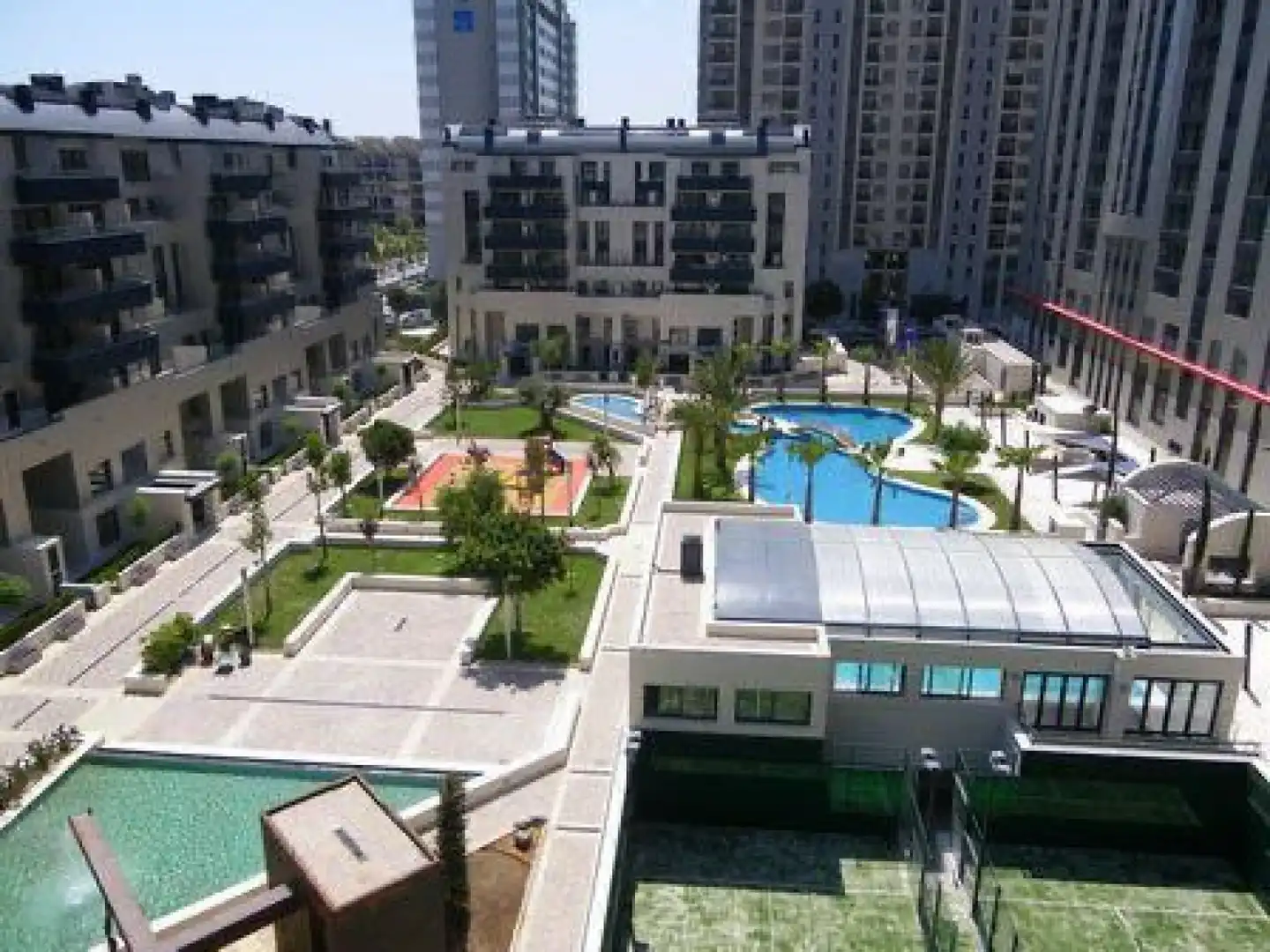 Piscina de Apartament de lloguer en Valencia amb Aire condicionat, Calefacció i Moblat