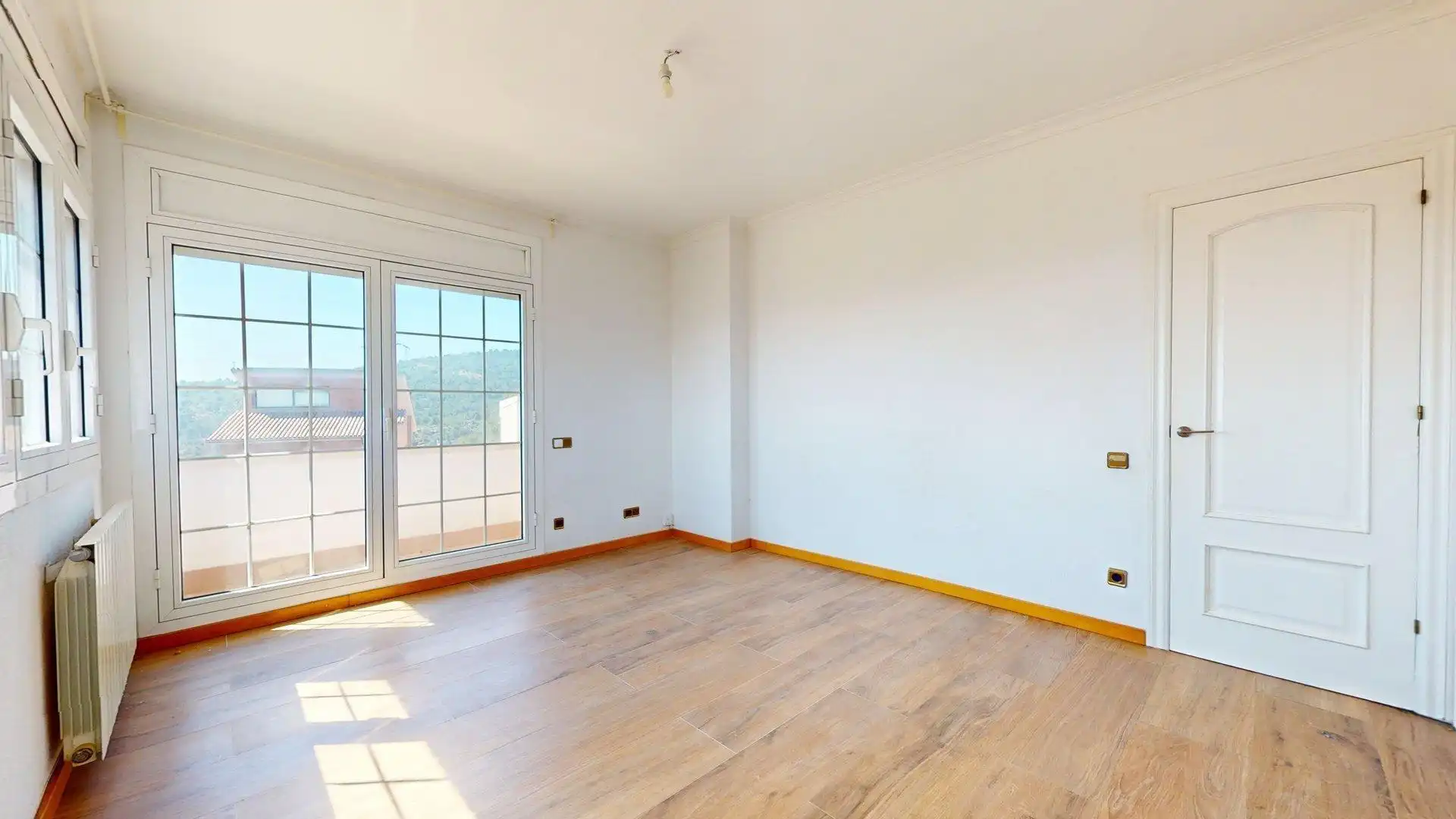 Dormitori de Casa o xalet en venda en Sant Boi de Llobregat amb Aire condicionat, Calefacció i Jardí privat