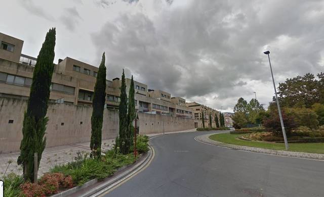 Garaje en Alquiler en Etorbidea Iparraguirre en Txorierri - Ondiz - Udondo