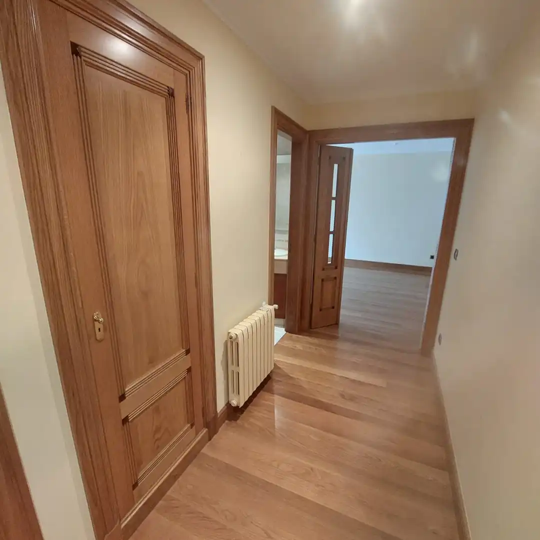 Wohnung zur Miete in Vigo  mit Heizung, Parkett und Abstellraum