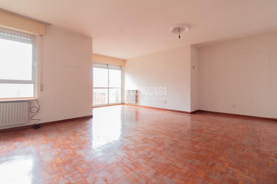 Living room of Flat for sale in Palencia Capital  with Heating, Storage room and Community pool