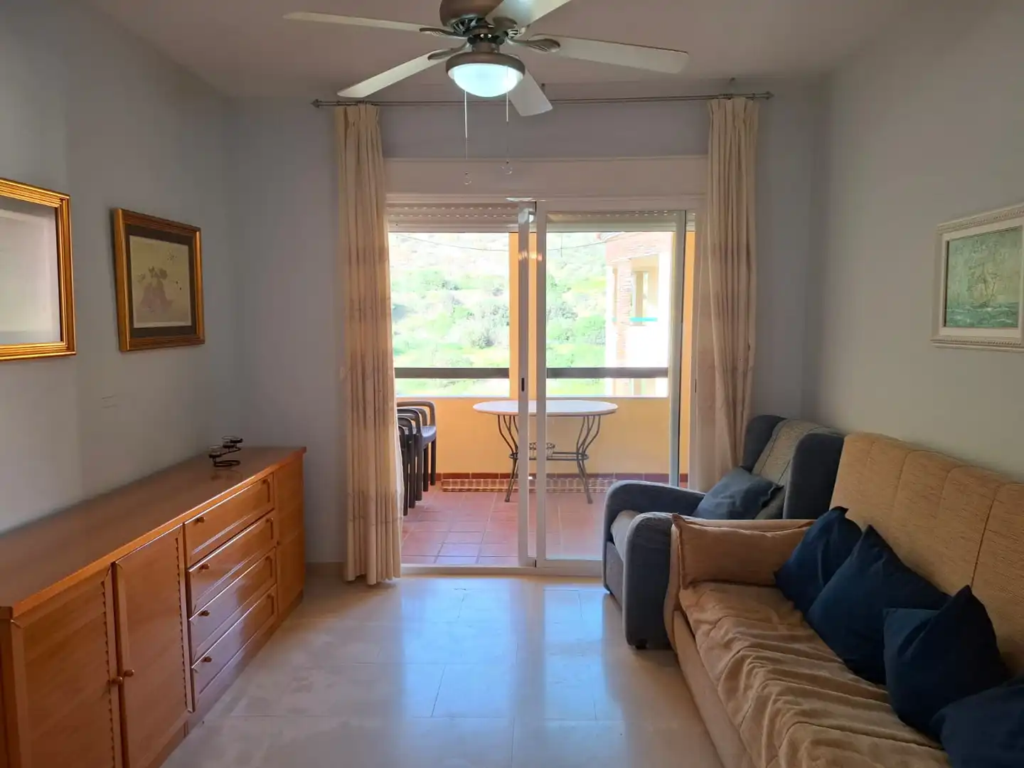Sala de estar de Piso en venta en Torrenueva Costa con Terraza, Trastero y Amueblado
